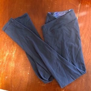 Lululemon ivivva reversible leggings